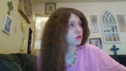 queencrimsonlvx online show from May 15, 2026, 3:02 am