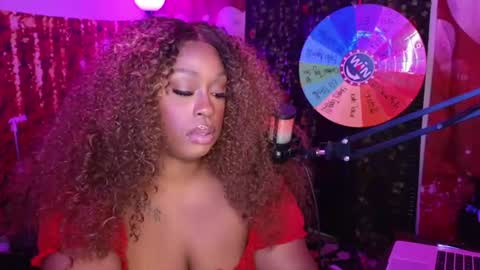 Queen Cherise Roze online show from June 17, 2026, 2:36 am