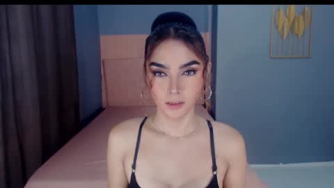 queenemeraldts online show from October 9, 2025, 3:04 am