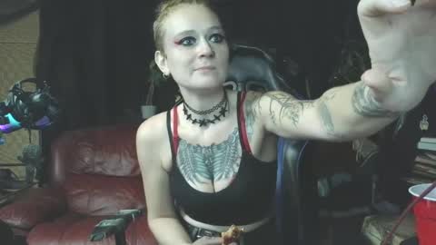 Snapshot of queenfrostbitten chatting on September 15, 2025, 11:05 pm Queen Frostbitten online show from September 15, 2025, 11:05 pm