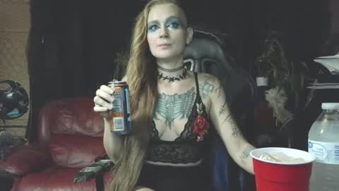 Snapshot of queenfrostbitten chatting on September 16, 2025, 11:06 pm Queen Frostbitten online show from September 16, 2025, 11:06 pm