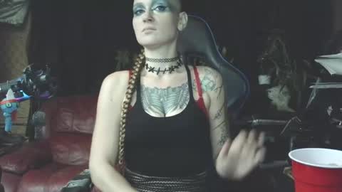 Snapshot of queenfrostbitten chatting on September 17, 2025, 11:12 am Queen Frostbitten online show from September 17, 2025, 11:12 am