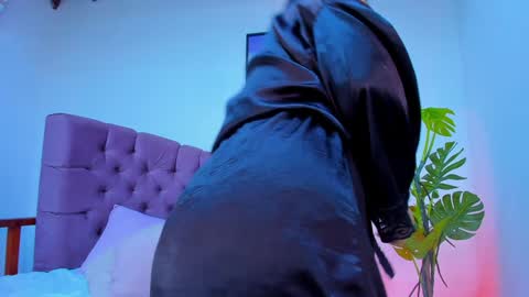 Queen online show from January 11, 2025, 10:18 pm