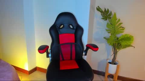 Queen online show from May 21, 2026, 6:59 pm