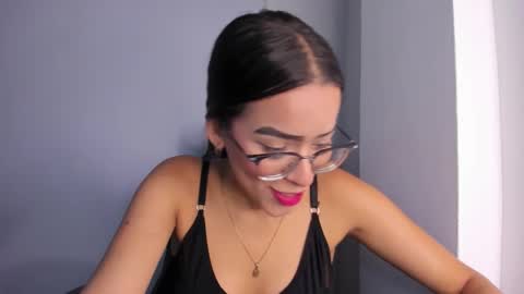 Snapshot of queenie_quinn09 chatting on September 25, 2025, 5:00 am queenie_quinn09 online show from September 25, 2025, 5:00 am