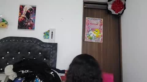 QUEENJEENN online show from May 5, 2026, 3:58 am