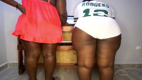 Snapshot of queenkiah chatting on October 15, 2025, 2:39 pm Nina online show from October 15, 2025, 2:39 pm