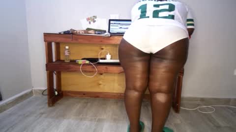 Snapshot of queenkiah chatting on October 29, 2025, 8:16 am Nina online show from October 29, 2025, 8:16 am