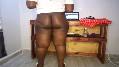 Snapshot of queenkiah chatting on November 6, 2025, 8:04 am Nina online show from November 6, 2025, 8:04 am