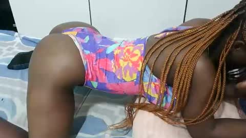 Latasha online show from November 16, 2025, 6:19 am