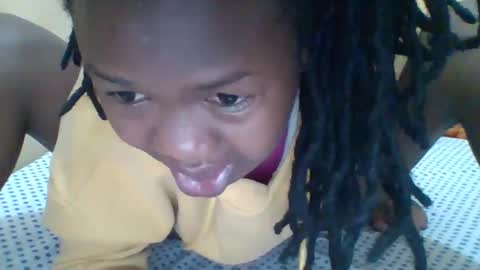 queenleona61 online show from March 23, 2026, 3:43 am