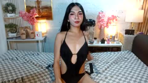 queennira online show from July 18, 2026, 1:43 am