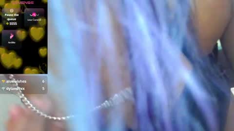 QueenOfHearts online show from March 5, 2025, 3:07 pm