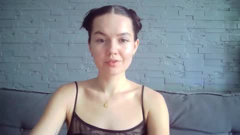 Snapshot of queenofmodels chatting on November 16, 2025, 9:26 am QueenOfModels online show from November 16, 2025, 9:26 am