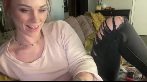 Snapshot of queenpeachz chatting on September 21, 2025, 6:15 am Bree online show from September 21, 2025, 6:15 am