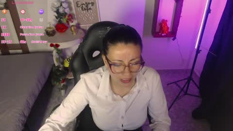 queenrose94 online show from April 9, 2026, 12:43 pm