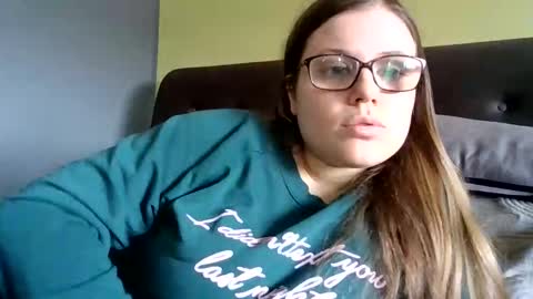 Snapshot of queenstuff chatting on February 9, 2026, 12:20 pm queenstuff online show from February 9, 2026, 12:20 pm