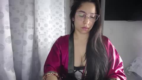 Paola online show from November 19, 2025, 3:39 am