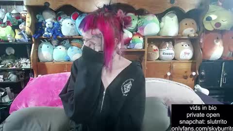 Snapshot of queer_burrito chatting on October 27, 2025, 4:49 am Sky Burrito online show from October 27, 2025, 4:49 am