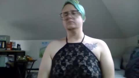 Snapshot of queerlyjaz chatting on September 11, 2025, 5:46 pm queerlyjaz online show from September 11, 2025, 5:46 pm