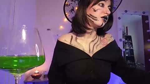 quiet_smile online show from October 27, 2025, 8:40 am