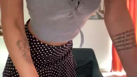 Quinnyelena online show from October 20, 2025, 10:59 am