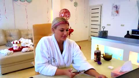 Jess  John online show from February 19, 2025, 8:44 am