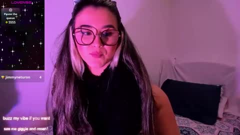 Snapshot of rachel_fo chatting on December 19, 2024, 8:13 pm Rachel Foss online show from December 19, 2024, 8:13 pm