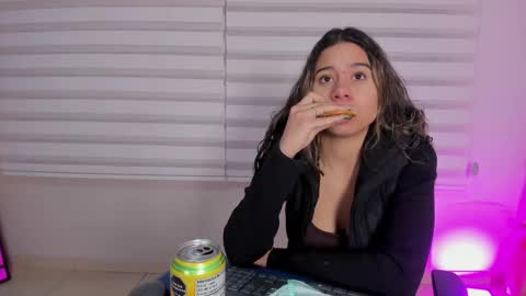 Rachell online show from November 16, 2025, 4:18 am