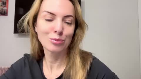 Snapshot of rachelldelicious chatting on February 6, 2025, 9:17 pm Rachel online show from February 6, 2025, 9:17 pm