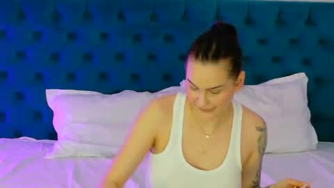 sweet peach online show from April 10, 2026, 8:08 am