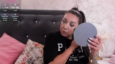 raelledarkstar online show from May 21, 2026, 7:37 am