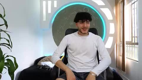 R A F A E L online show from September 28, 2025, 8:47 pm