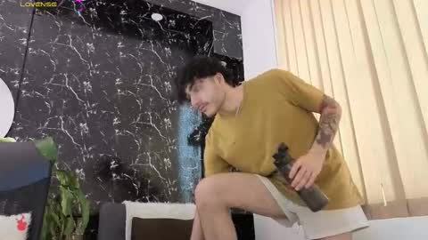 R A F A E L online show from February 5, 2026, 9:52 pm