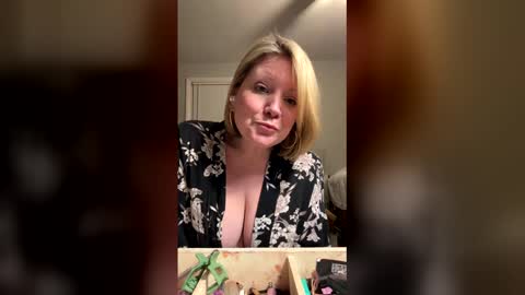 rainbows1010 online show from March 26, 2026, 6:30 am