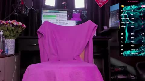 Snapshot of raissa_sky26 chatting on September 28, 2025, 2:39 am Laura online show from September 28, 2025, 2:39 am