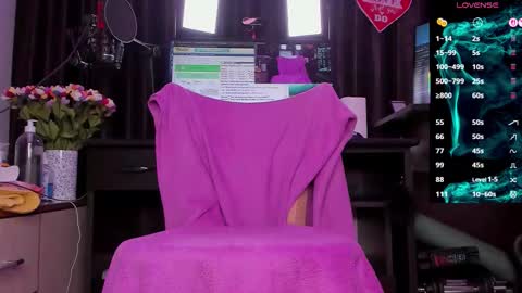 Snapshot of raissa_sky26 chatting on September 29, 2025, 2:38 am Laura online show from September 29, 2025, 2:38 am