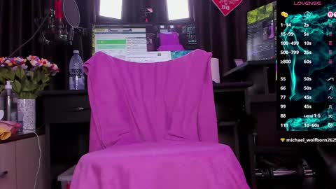 Snapshot of raissa_sky26 chatting on September 30, 2025, 2:38 am Laura online show from September 30, 2025, 2:38 am