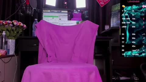 Snapshot of raissa_sky26 chatting on October 6, 2025, 2:42 am Laura online show from October 6, 2025, 2:42 am