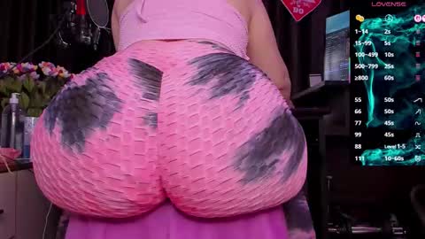 Snapshot of raissa_sky26 chatting on October 8, 2025, 2:42 am Laura online show from October 8, 2025, 2:42 am