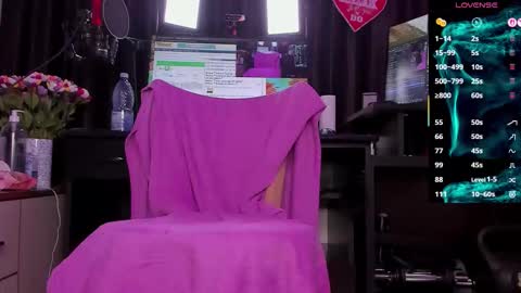 Snapshot of raissa_sky26 chatting on October 19, 2025, 2:34 am Laura online show from October 19, 2025, 2:34 am