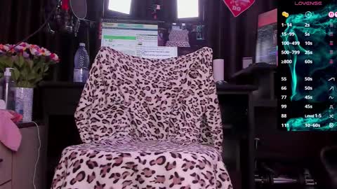 Snapshot of raissa_sky26 chatting on October 20, 2025, 2:34 am Laura online show from October 20, 2025, 2:34 am