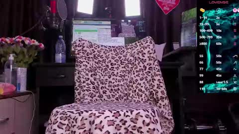 Snapshot of raissa_sky26 chatting on November 3, 2025, 3:30 am Laura online show from November 3, 2025, 3:30 am