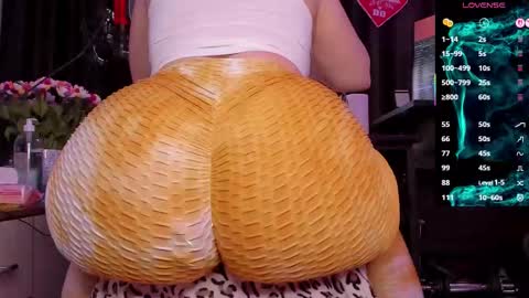 Snapshot of raissa_sky26 chatting on November 6, 2025, 3:51 am Laura online show from November 6, 2025, 3:51 am