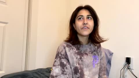 Snapshot of raiyvyn chatting on December 10, 2024, 3:09 am Ray Ray online show from December 10, 2024, 3:09 am