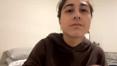 Snapshot of raiyvyn chatting on December 14, 2024, 3:29 am Ray Ray online show from December 14, 2024, 3:29 am