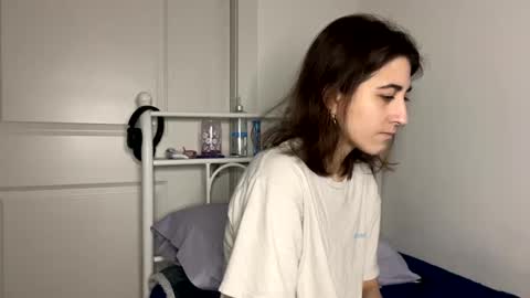 Snapshot of raiyvyn chatting on February 19, 2025, 3:28 am Ray Ray online show from February 19, 2025, 3:28 am