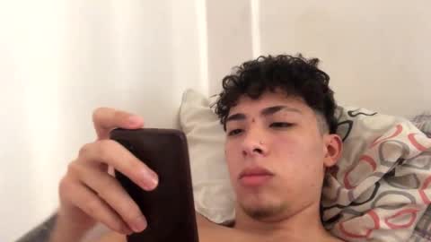 ramiroo2312 online show from February 19, 2025, 11:38 am