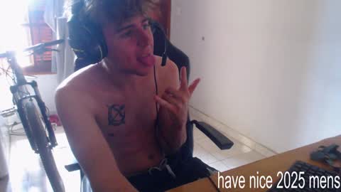 Snapshot of ramisexyloveyou chatting on December 31, 2024, 5:18 pm Ramiro online show from December 31, 2024, 5:18 pm