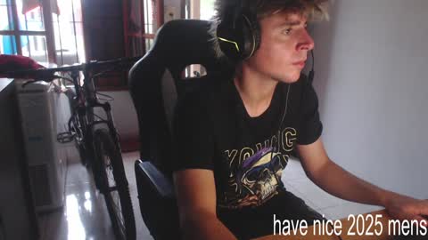 Snapshot of ramisexyloveyou chatting on December 31, 2024, 10:23 pm Ramiro online show from December 31, 2024, 10:23 pm